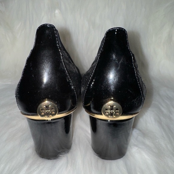 TORY BURCH shoe black quilted pumps gold logo cap toe shoes size 8.5 pump - Picture 3 of 10